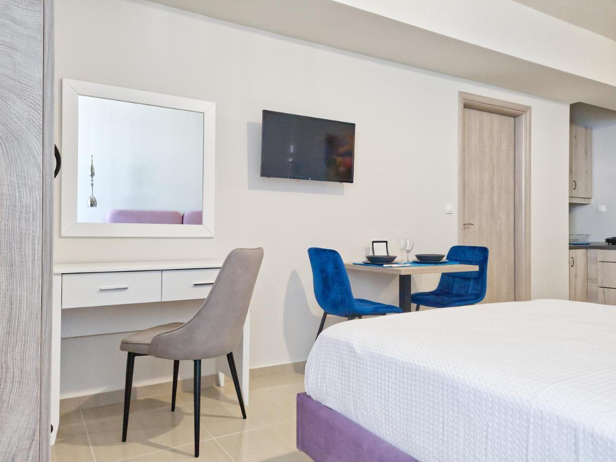 Epipleon Luxury Suites -104- Δωμάτιο 35Τμ Με Βεράντα 35Τμ Μπροστά Στη Θάλασσα Нафпактос Экстерьер фото