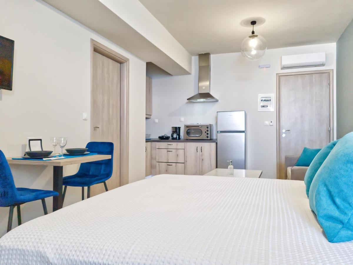 Epipleon Luxury Suites -104- Δωμάτιο 35Τμ Με Βεράντα 35Τμ Μπροστά Στη Θάλασσα Нафпактос Экстерьер фото