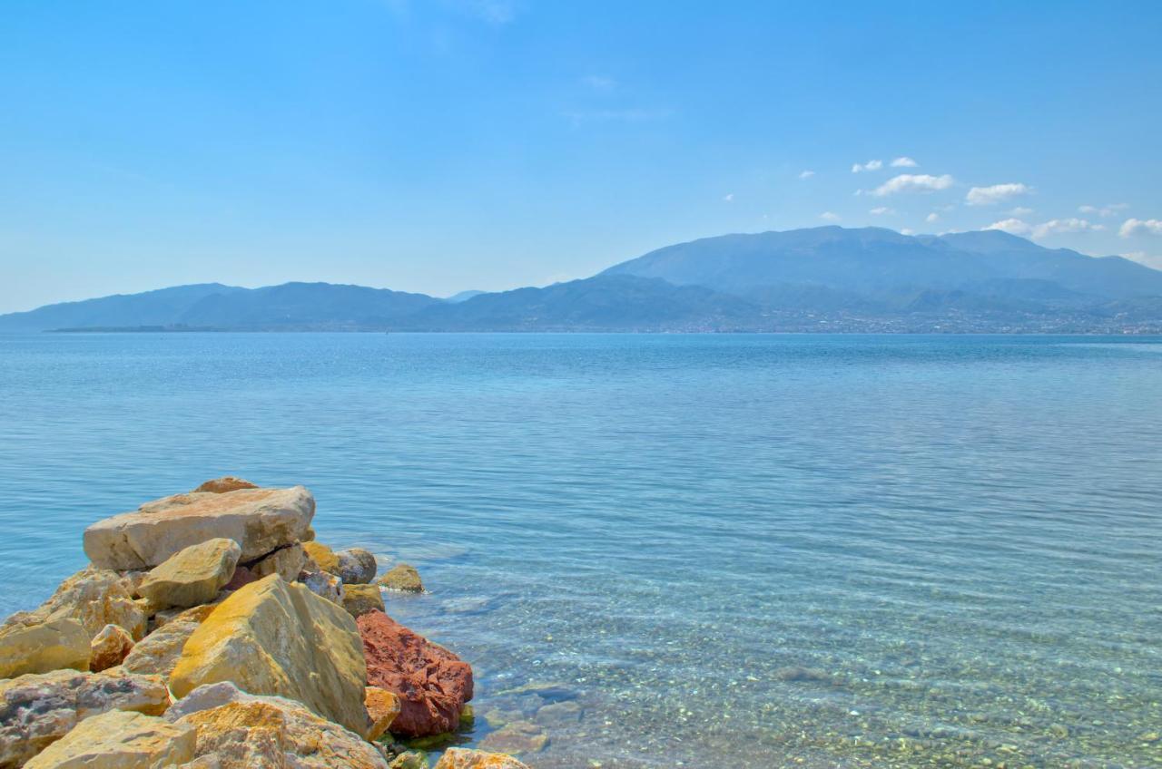 Epipleon Luxury Suites -104- Δωμάτιο 35Τμ Με Βεράντα 35Τμ Μπροστά Στη Θάλασσα Нафпактос Экстерьер фото